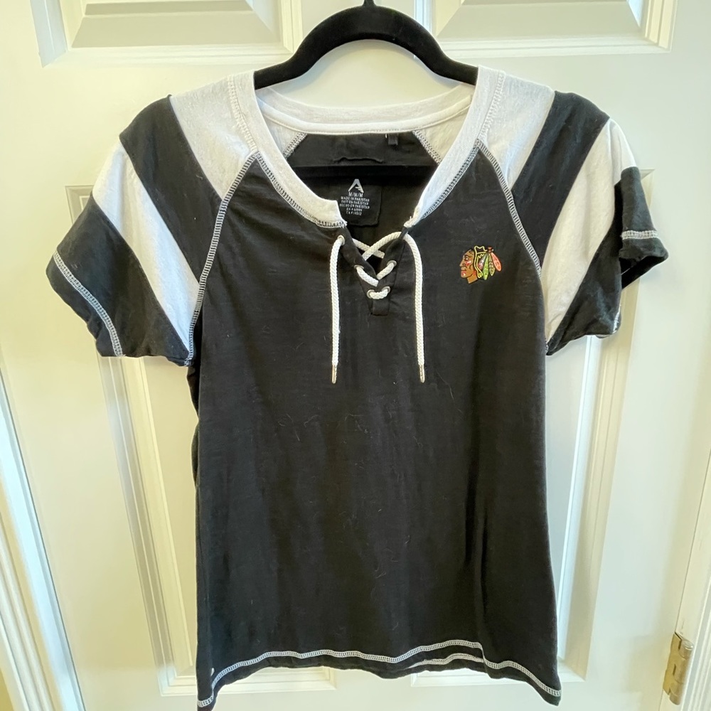 Antigua Chicago Blackhawks Sports Short Sleeve T Shirt